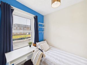 BEDROOM- click for photo gallery